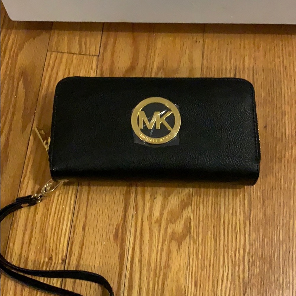 Michael kors zip around clutch